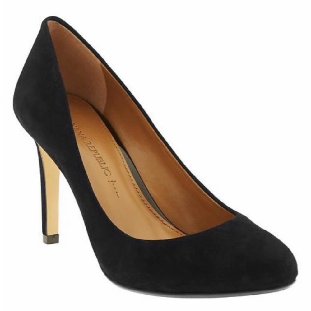 Banana Republic Suede Elyza Round Toe Pump